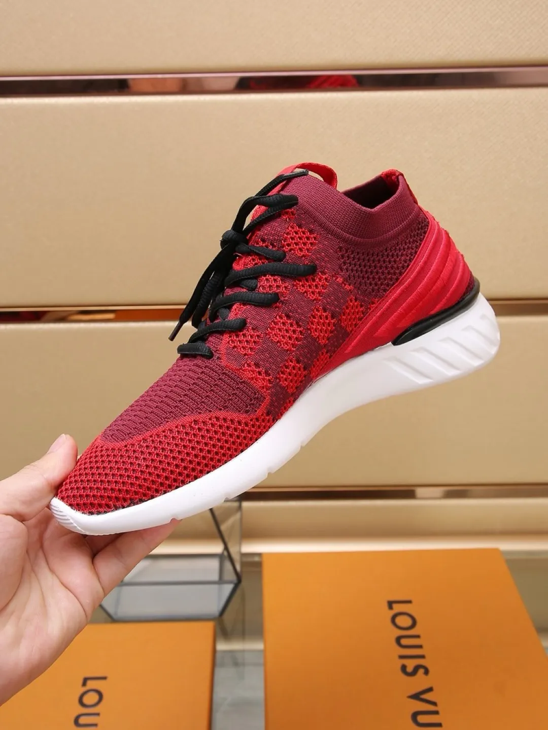 Men's shoes 💰P420💰"LOUI* VUITTO*" latest popular men's casual shoes ✔️This model is made of the original breathable fly woven fabric. The real thing is super shiny⚡️ Fashionable and versatile. The toe last shape is firm and full. The soles are LV original molds and can be put in and out at will. It is light and comfortable for the foot~Purely handmade, details determine the quality! Size:38-44